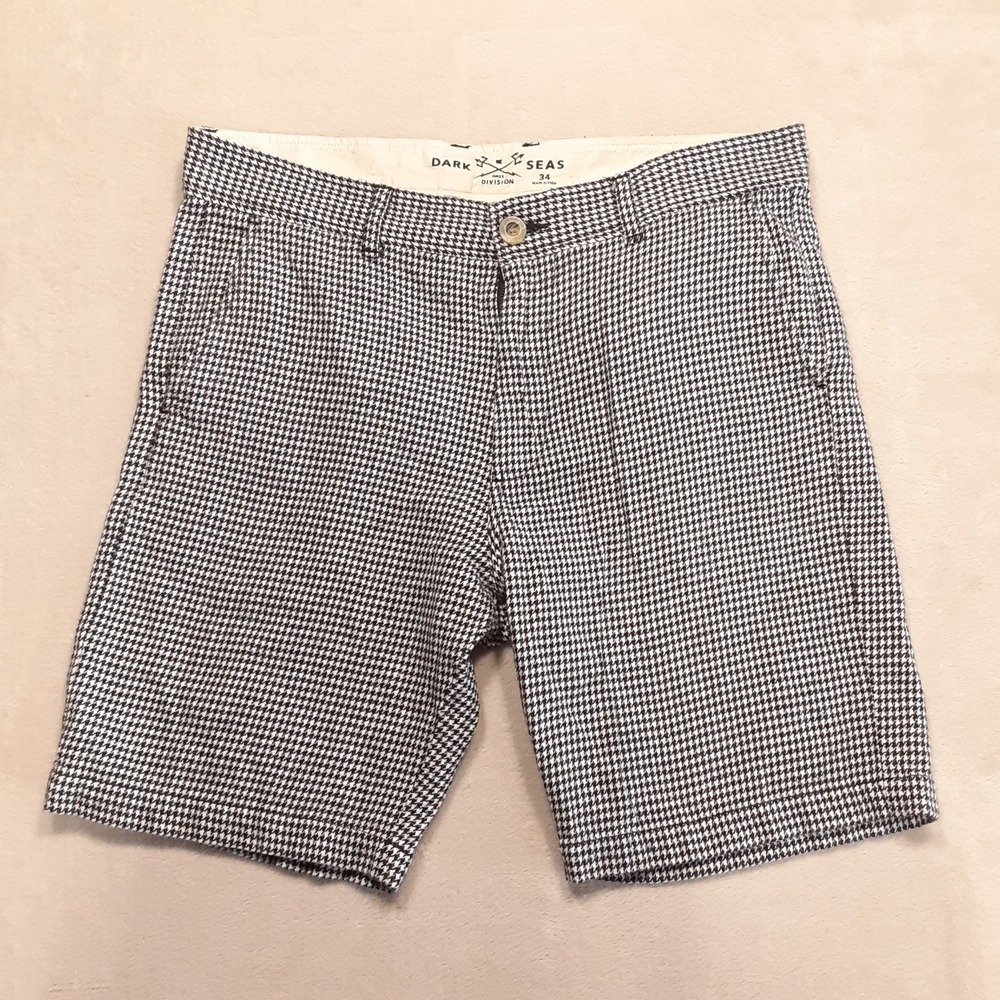 Dark Seas Division Mens Flat Front Chino Shorts 34 Black Houndstooth Pattern